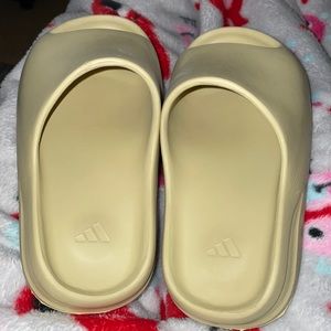 yeezy slides